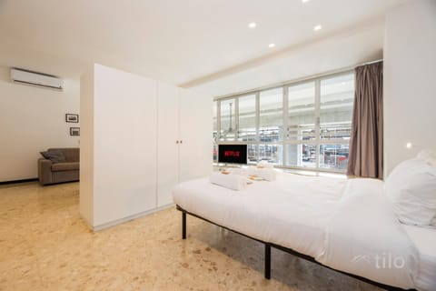 Bed, TV and multimedia, towels