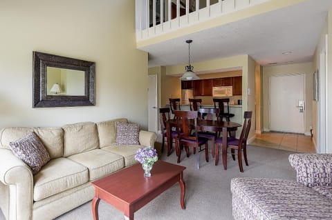 Beautiful 2 King BDR with a Loft Golf Course Condo 5569 House in Michigan