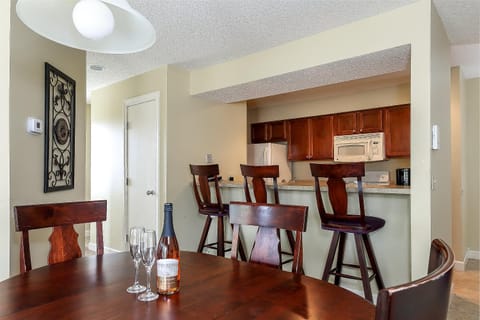 Beautiful 2 King BDR with a Loft Golf Course Condo 5569 House in Michigan