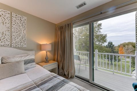 Beautiful 2 Bedroom Condo Stunning Golf Course Views 5166 House in Michigan