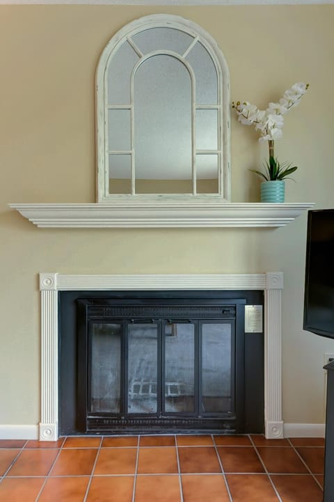 Beautiful 2 Bedroom Condo Stunning Golf Course Views 5166 House in Michigan