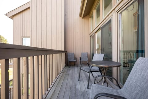 Stunning Retreat 2BR Loft Golf Course Condo 5549 House in Michigan