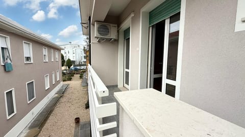 SE144 - Senigallia, comodo trilocale con aria condizionata e posto auto Apartment in Senigallia