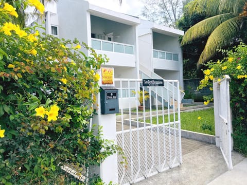 Facade/entrance, View (from property/room)