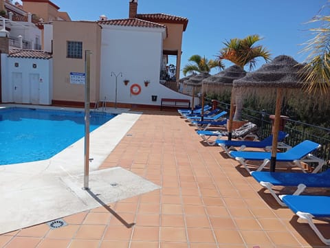 Property building, Day, Pool view, Swimming pool, sunbed