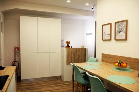 Kitchen or kitchenette, Living room, Lobby or reception, wardrobe, Internal: Not applicable to any particular room