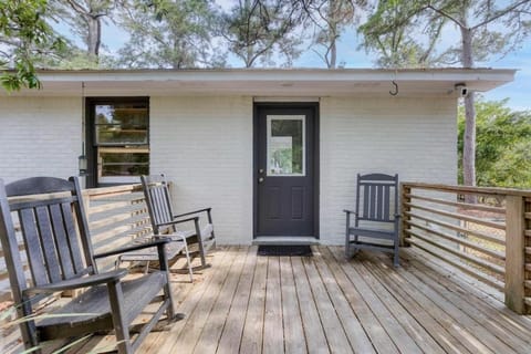 Remleys Row- mins to Shem Creek and dtwn chs House in Mount Pleasant