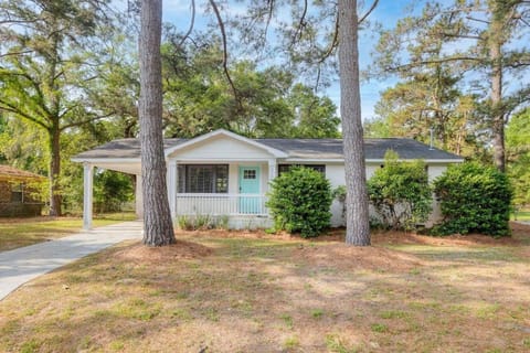 Remleys Row- mins to Shem Creek and dtwn chs House in Mount Pleasant