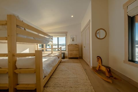 Wilderness Club Nest - Modern Cabin Retreat for 9 with Hot Tub Cabin in Idaho