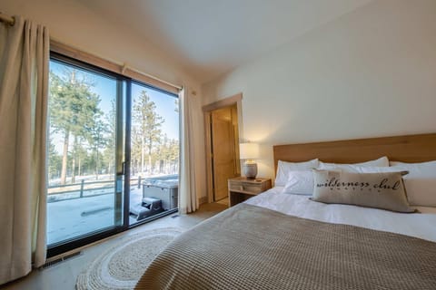 Wilderness Club Nest - Modern Cabin Retreat for 9 with Hot Tub Cabin in Idaho