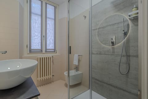 Shower, Toilet, Bathroom, Bath, towels