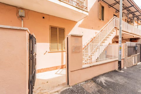 Property building, Day, View (from property/room), Balcony/Terrace