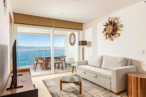 Natural landscape, TV and multimedia, View (from property/room), Balcony/Terrace, Living room, Seating area, Dining area, Sea view