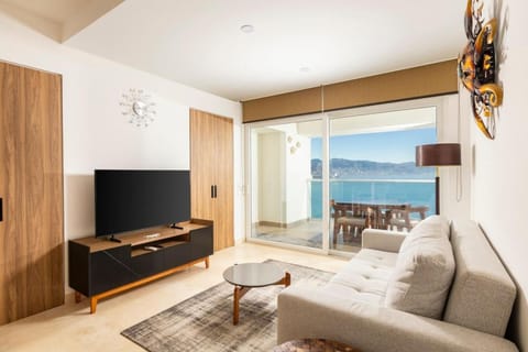 Communal lounge/ TV room, TV and multimedia, Sea view