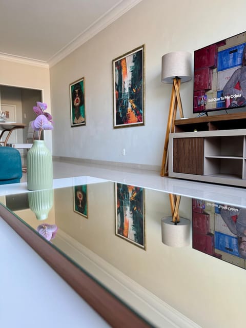 Apartamento Elegante de Frente para o Mar em Copacabana Apartment in Rio de Janeiro