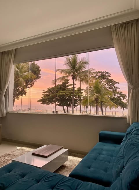 Apartamento Elegante de Frente para o Mar em Copacabana Apartment in Rio de Janeiro
