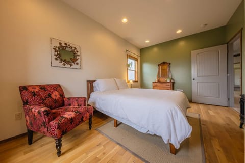 Hollenback Heights - Epic Views House in Idaho