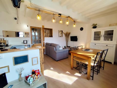 Living room, Dining area, pet friendly