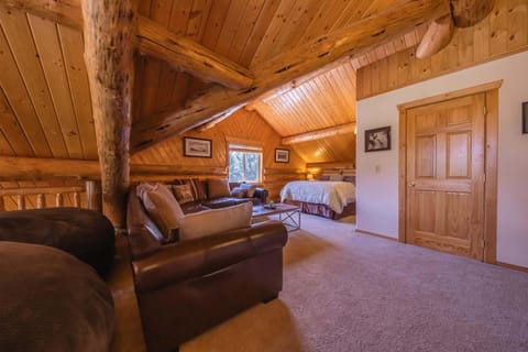 Maggies Cabin - Enjoy a Slice of Paradise in Rexford Montana Cabin in Idaho
