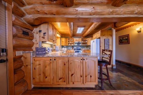 Maggies Cabin - Enjoy a Slice of Paradise in Rexford Montana Cabin in Idaho