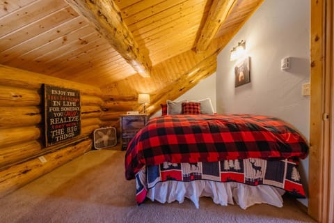 Maggies Cabin - Enjoy a Slice of Paradise in Rexford Montana Cabin in Idaho