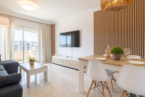 TV and multimedia, Living room, Seating area, Dining area, air conditioner