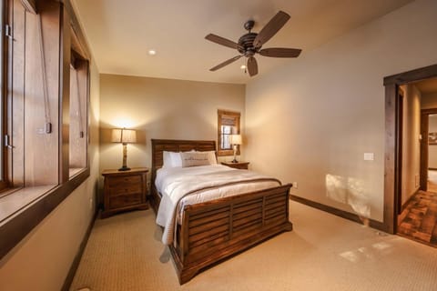 Wilderness Club Lakefront Lodge House in Idaho