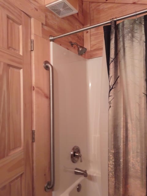 Montauk Pines Nature lodge in Current River