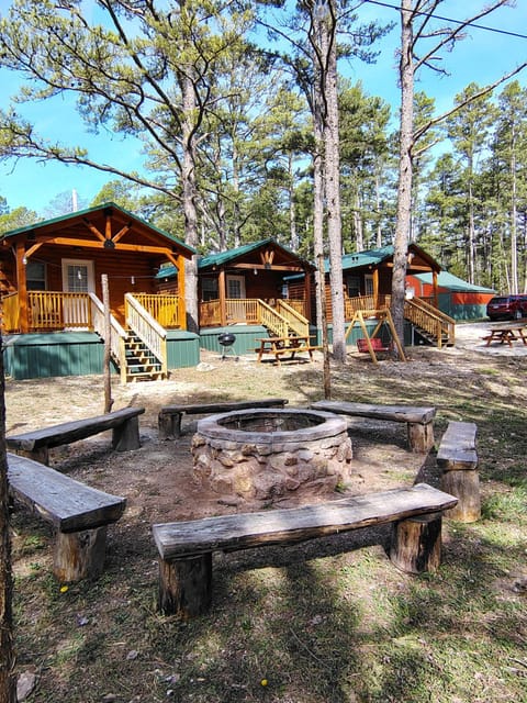 Montauk Pines Nature lodge in Current River