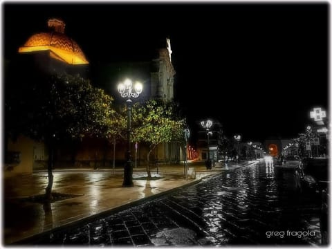 Restaurant/places to eat, Night