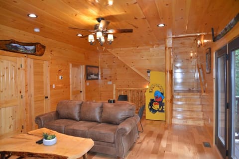 Luxury Five Bedroom Cabin Steps to Downtown Cabin in Gatlinburg