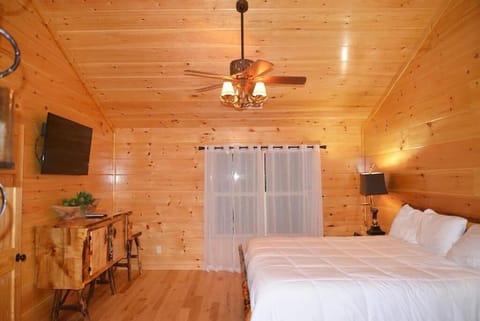 Smoky Mountain Heaven II, 5 Luxury King Suites House in Gatlinburg