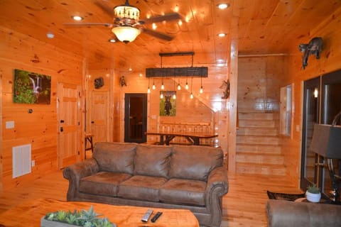 Smoky Mountain Heaven II, 5 Luxury King Suites House in Gatlinburg