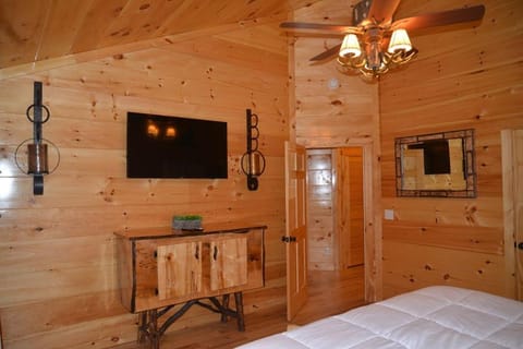 Smoky Mountain Heaven II, 5 Luxury King Suites House in Gatlinburg