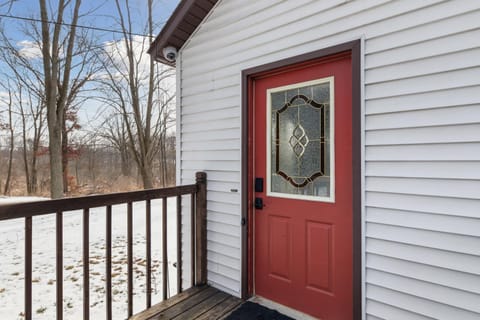 Farmhouse in Battle Creek whit hub tube House in Michigan