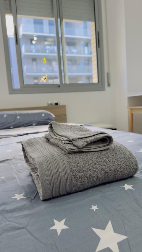 Bed, Photo of the whole room, Bedroom, towels