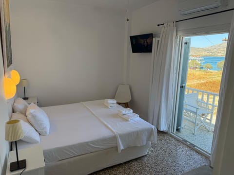 Bed, TV and multimedia, Balcony/Terrace, Bedroom, Sea view, towels