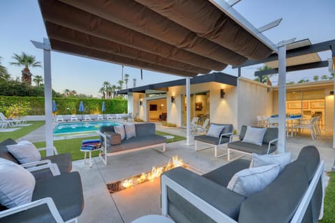 4BR MidCentury Alexander Home in Vista Las Palmas House in Palm Springs