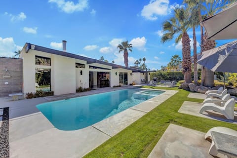 4BR MidCentury Alexander Home in Vista Las Palmas House in Palm Springs