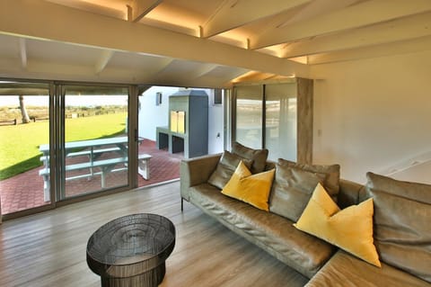 BBQ facilities, Living room