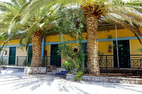 Facade/entrance, Sea view