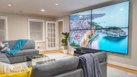 Communal lounge/ TV room, Living room