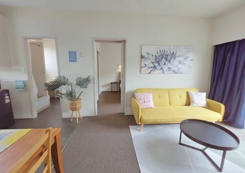 Ground-Floor 1-Bed with Onsite Parking Apartment in Hamilton