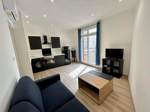 Communal lounge/ TV room, TV and multimedia, Living room, Seating area