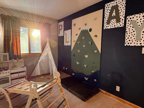 NEW DESIGN Summer on Chain of Lakes Kings Game Rm House in Crosslake