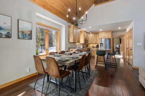 NEW DESIGN Summer on Chain of Lakes Kings Game Rm House in Crosslake