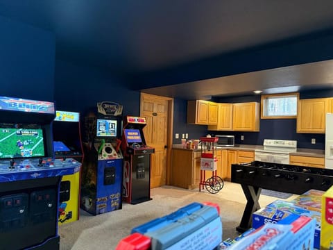 NEW DESIGN Summer on Chain of Lakes Kings Game Rm House in Crosslake