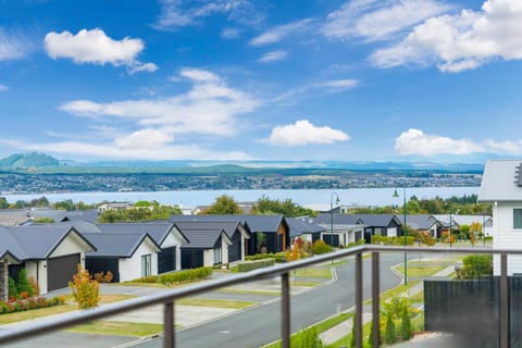 Day, Neighbourhood, City view, Lake view, Mountain view, Street view