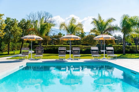 Swimming pool, sunbed