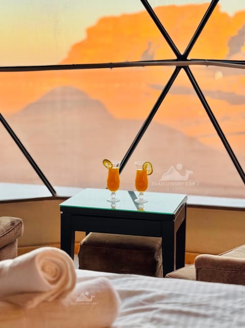 Photo of the whole room, Bedroom, Mountain view